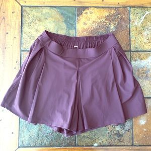 Lululemon shorts size 6